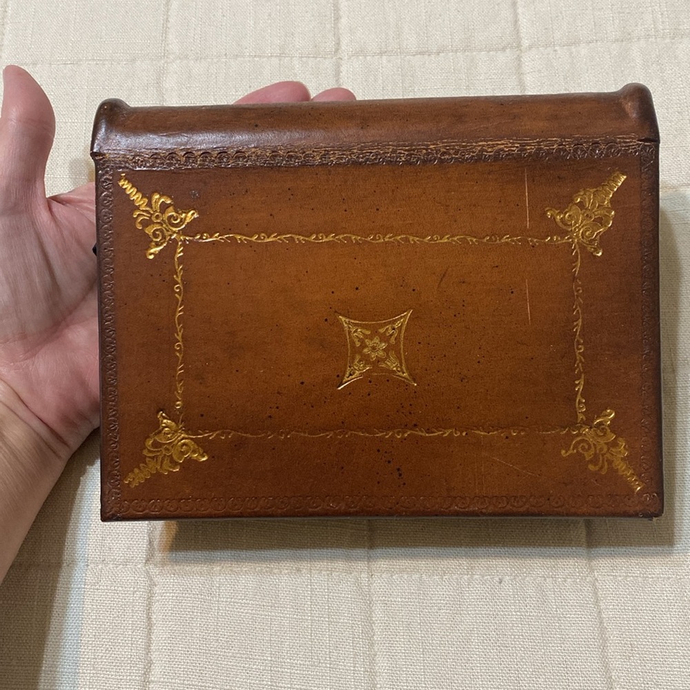 Leather “Book” with Gold Leaf Box - Picture 2 of 9